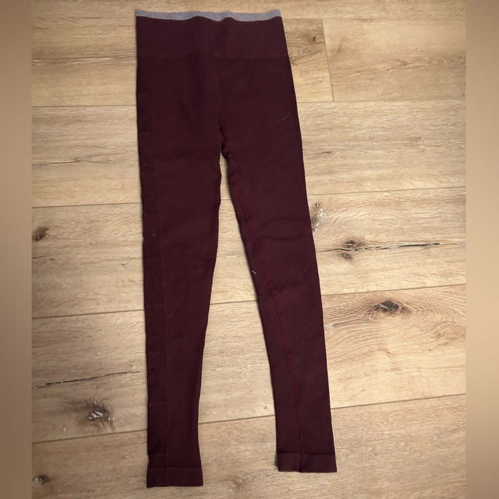 Vuori Burgundy Leggings